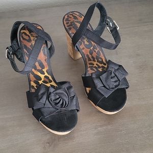 Kelly & Katie black & cork rose detail sandal